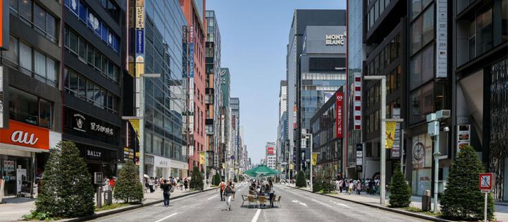 Rua comercial em Tóquio, Japão