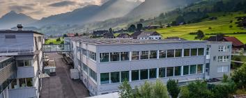 Maxon motor hat ein neues Produktionsgebäude auf seinem Campus in Sachseln eröffnet.