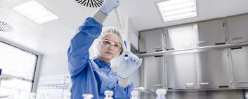 Die Schweizer Biotech-Firmen haben 2023 einen rekordhohen Umsatz von 7,3 Milliarden Franken er­zielt. Bild: Roche