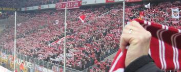 Fans des 1. FC Köln, die für das Heimspiel gegen den AC Milan am 15. Juli ein spezielles Ticket gekauft hatten, erhielten einen Mannschaftsschal mit einem eingebetteten NFC-Tag. 