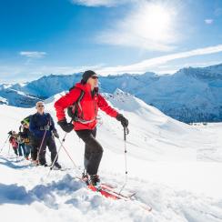 Arbeit und Freizeit gehen Hand in Hand – eine Skitour in den Elmer Bergen