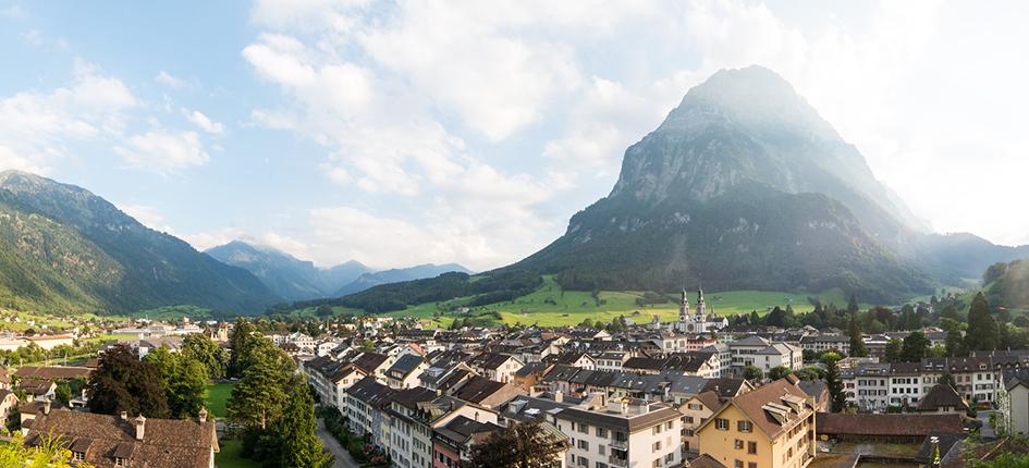 Jedes Unternehmen kann seinen idealen Standort in der Greater Zurich Area finden, sagt GZA-Geschäftsführerin Sonja Wollkopf Walt. Das deutsche RegTech-Unternehmen targens hat den Kanton Glarus gewählt. 