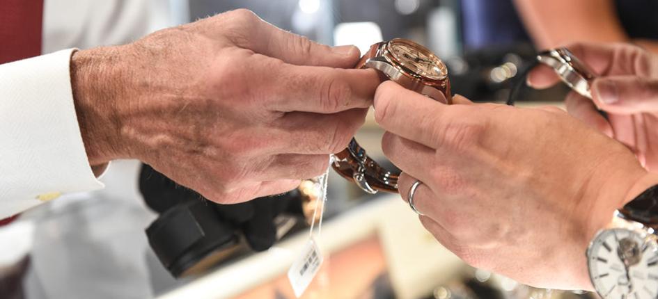 Uhren und Schmuck von Bucherer werden in New York in einem von Obrist gestalteten Geschäft verkauft.
