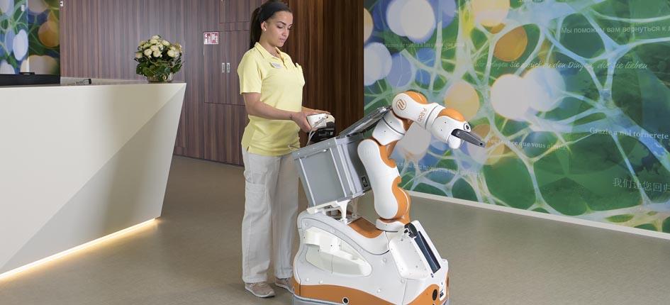 Der Roboter Lio im Einsatz. Bild: F&P Robotics