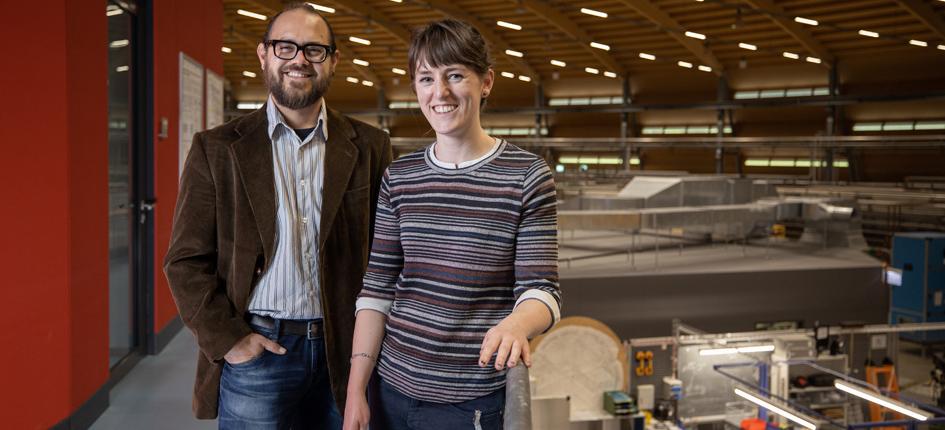 Manuel Guizar-Sicairos and Claire Donnelly at the Swiss Light Source SLS.