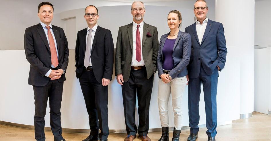 I partner strategici di S-GE alla tavola rotonda dei CEO: (da sx a dx) Andreas Gerber (Credit Suisse), Christian Wyss (Swiss), il padrone di casa Daniel Küng (S-GE), Marina Bartetzko (Asendia), Dieter Gosteli (Axa) 