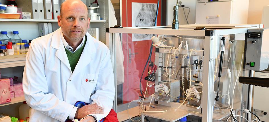 Empa scientist Peter Wick: "The new process can accelerate the development of virus-killing surfaces". 