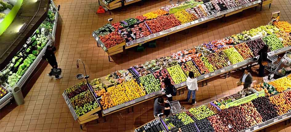 #herHACKの一環として、sustAInosチームはスーパーマーケットでの持続可能な買い物を支援する買い物アシスタントを開発しました。
