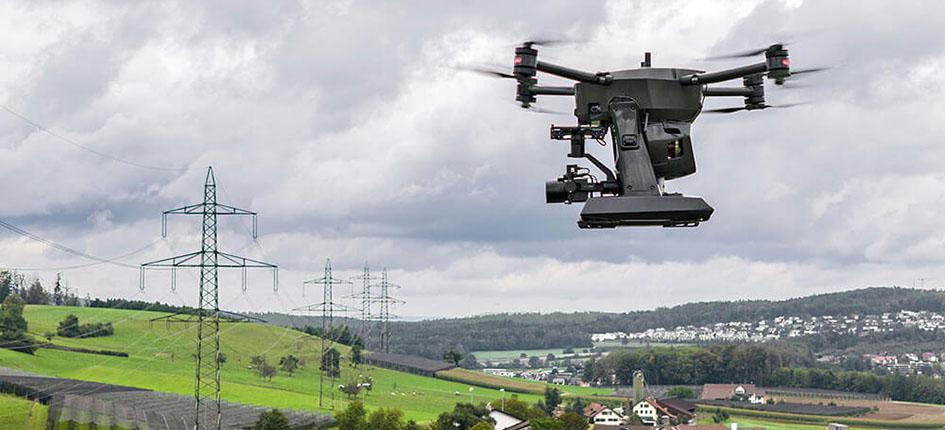 X8-Drohne bei der Inspektion von Hochspannungsleitungen. Bild: Xer Technologies