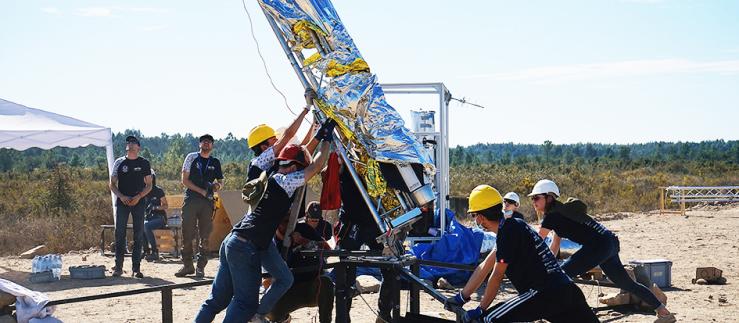 The Swiss student project ARIS Piccard has set a world record with its hybrid rocket at a competition in Portugal. 