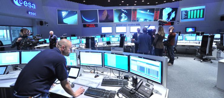 The two projects convinced by their multidisciplinarity and their potential to develop specialized thematic competencies and to use the corresponding results in the activities of the European Space Agency (in the picture the main control room of the European Space Operations Center in Darmstadt). Image credit: ESA/Jürgen Mai via wikimedia commons/CC BY-SA 3.0 IGO