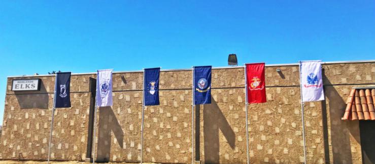 Mâts porte-drapeaux d'Aluart