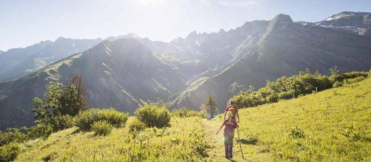 Иностранные сотрудники также ценят хорошее качество воздуха и красивые пейзажи Швейцарии. Фото: кантон Гларус, Samuel Trümpy Photography
