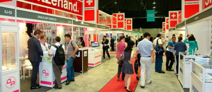 At trade fairs in Japan, brochures are collected and business cards are exchanged
