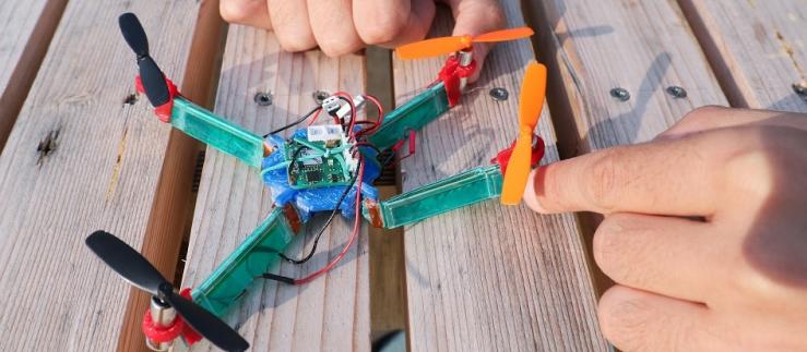 Un drone hybride développé par les chercheurs de l'EPFL