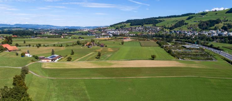 Verschiedene Standorte entlang der Autobahn auf dem Gemeindegebiet Inwil sind für das Geothermieprojekt von CKW in Abklärung. Bild: zVg/CKW