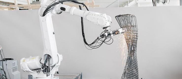 With the Zurich construction robot, complex reinforced concrete parts can be produced cost-effectively without formwork. 