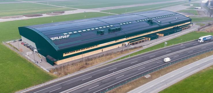 Beim Flugzeughersteller Pilatus ist die grösste Solaranlage des Kantons Nidwalden in Betrieb gegangen.