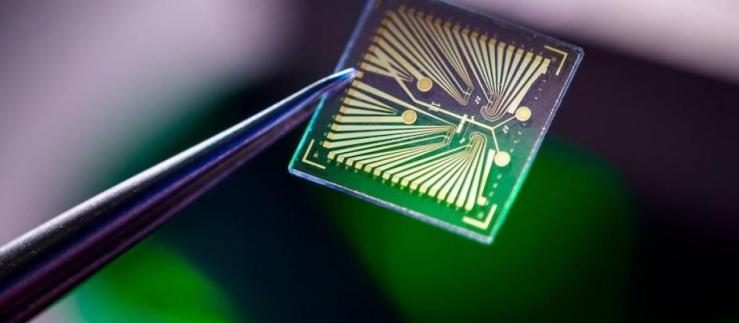 Xsensio's Lab-on-Skin™ sensing chip 