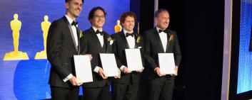 Слева направо: Бернд Бикель, Табо Билер, Дерек Бредли и Маркус Гросс демонстрируют сертификат на получение премии «Оскар». Фото: Мартина Хэфели, ETH Zurich 
