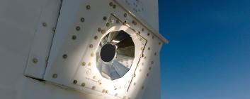 Synhelion's solar tower harvests energy for the production of solar syngas. 