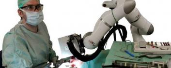 Das Universitätsspital Basel nutzt den Roboter CARLO.